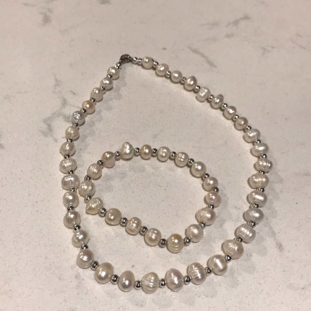 Pearl necklace and bracelet